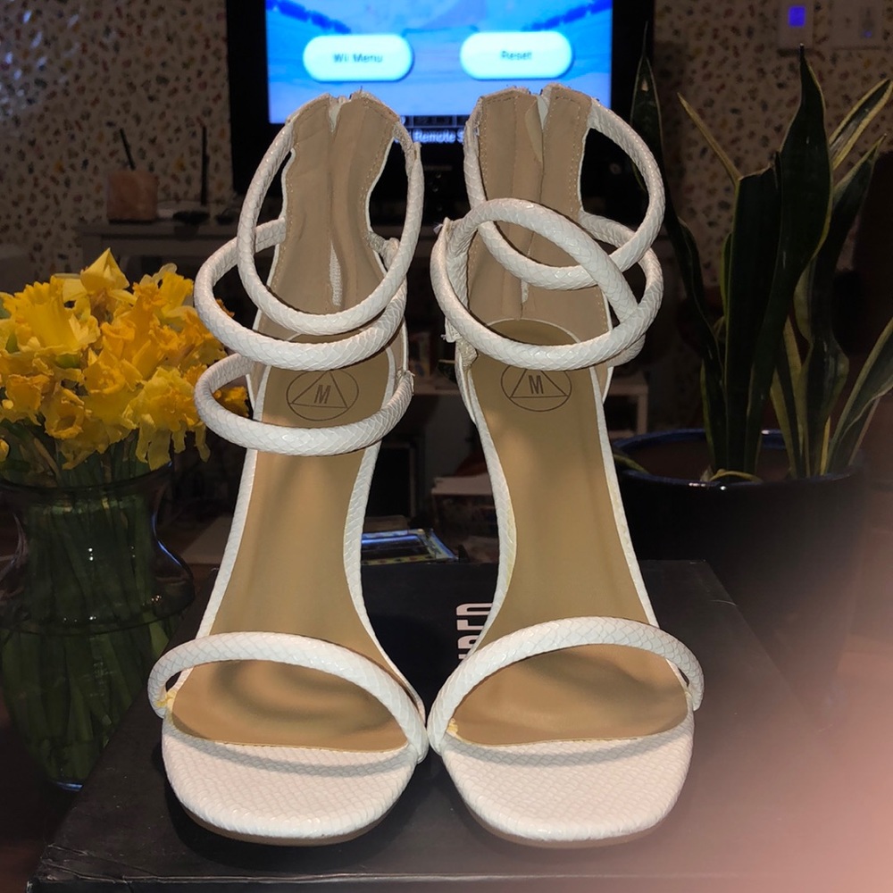 Four strap heel